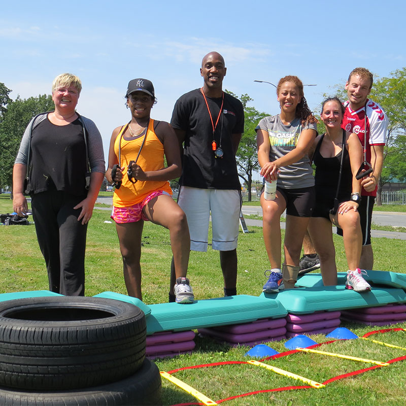 Groupe pendant un camp d'entraînement Bootcamp